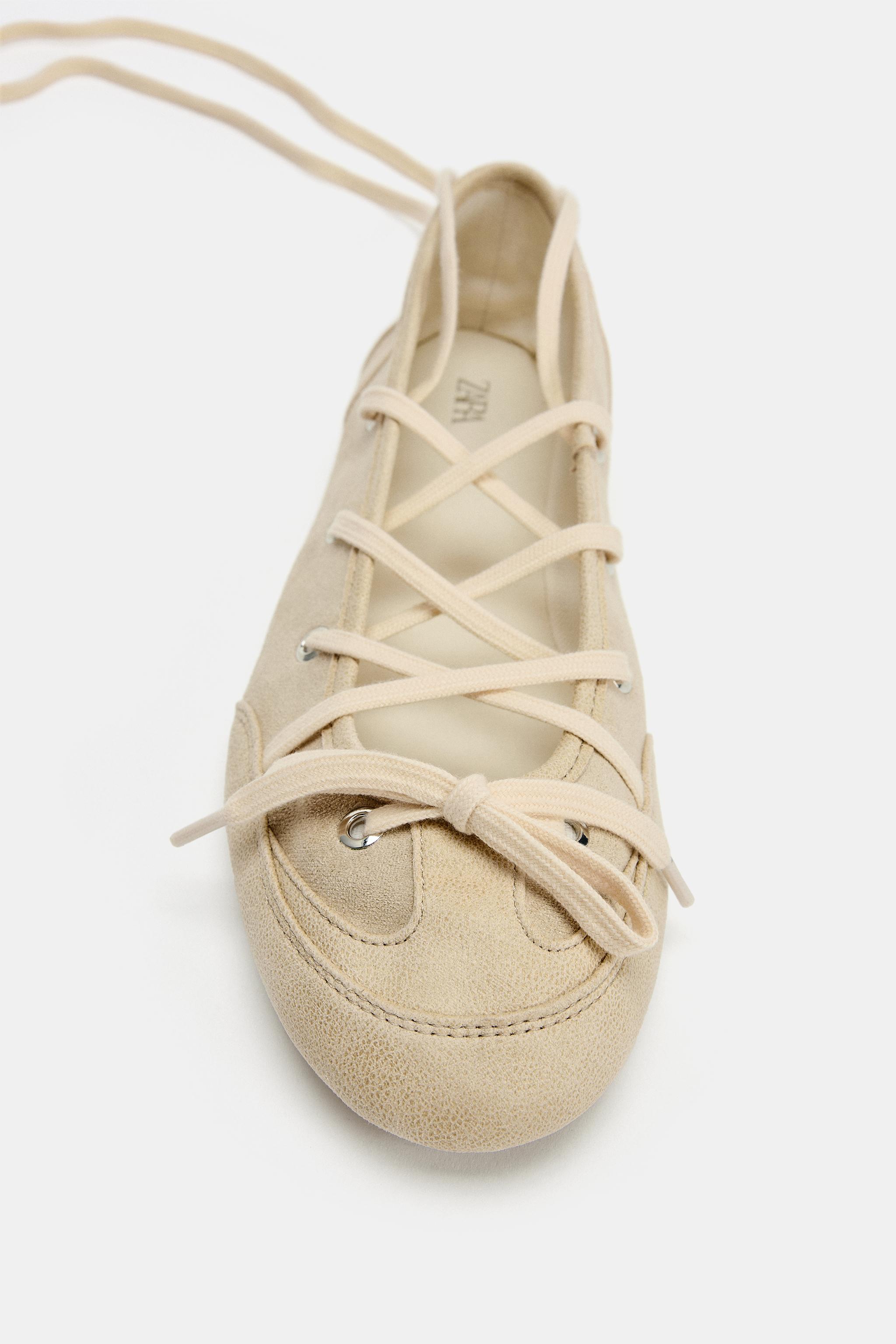 BALLERINES À LACETS